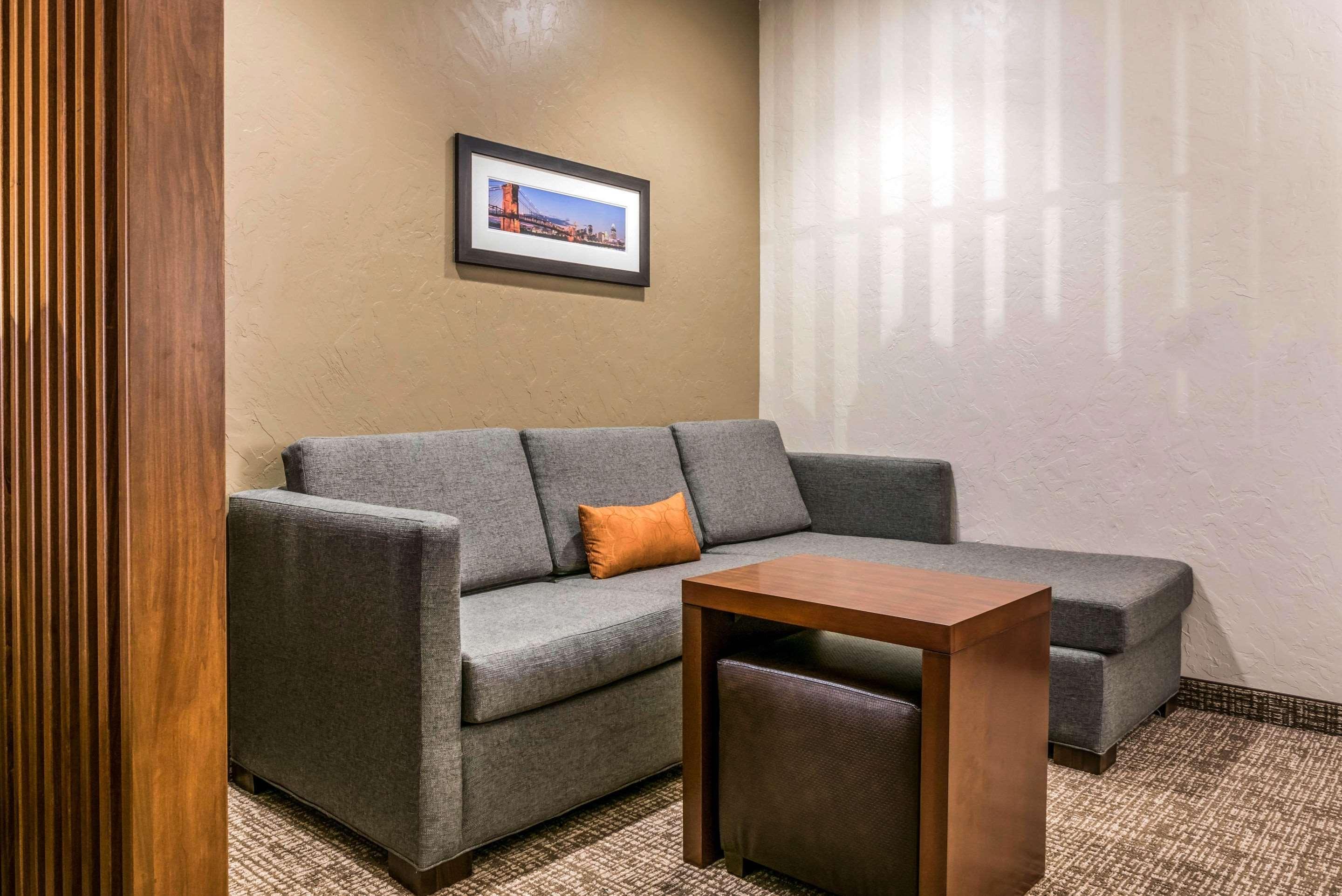 Comfort Suites Florence - Cincinnati South Екстер'єр фото